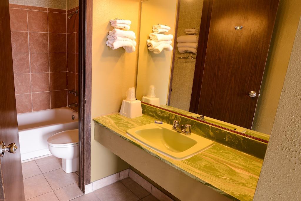 Burlington Inn Bagian luar foto
