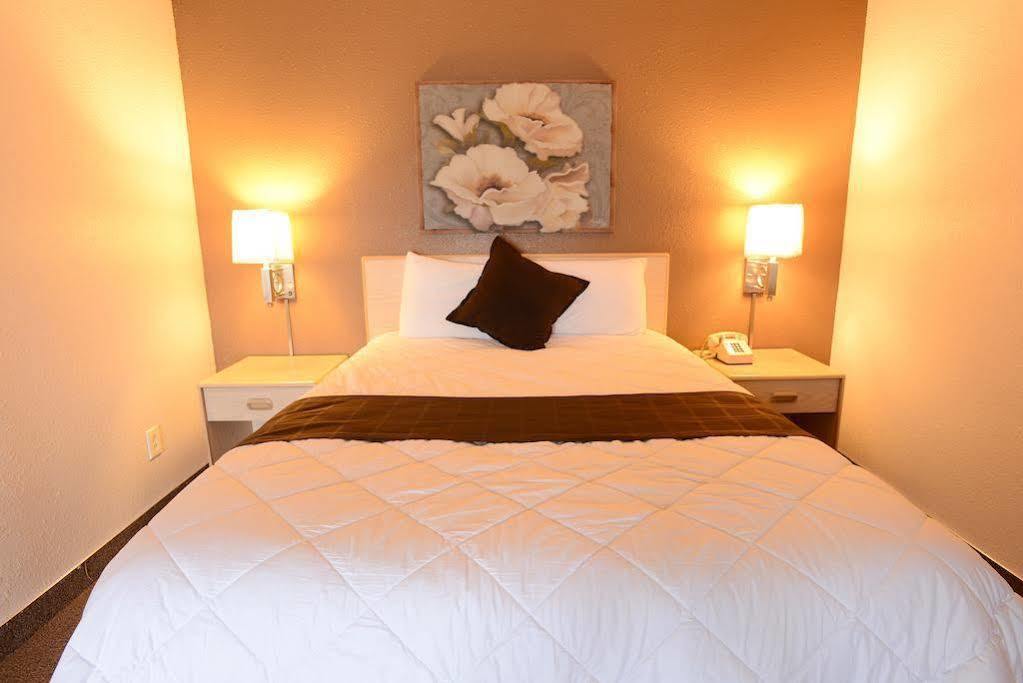 Burlington Inn Bagian luar foto